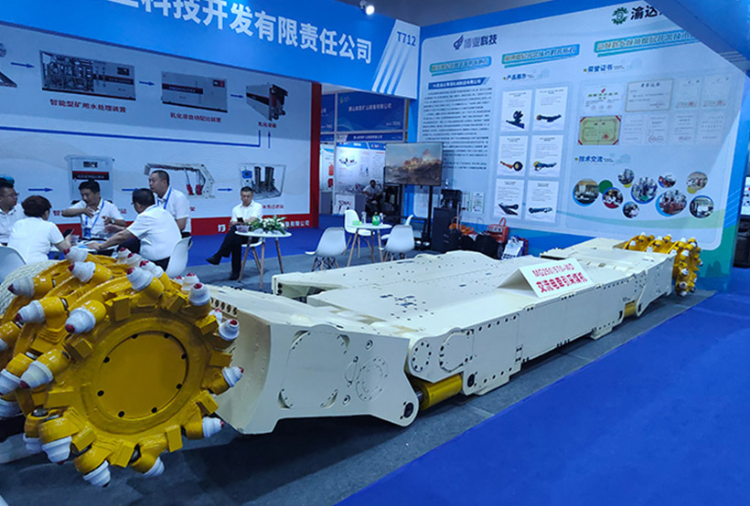 MG300-670-WD型極薄煤層懸搖臂采煤機(9GQ) MG300-670-WD型極薄煤層懸搖臂采煤機(9GQ)